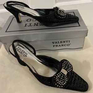 Valenti Franco Kitten Heel Pumps w/Bow